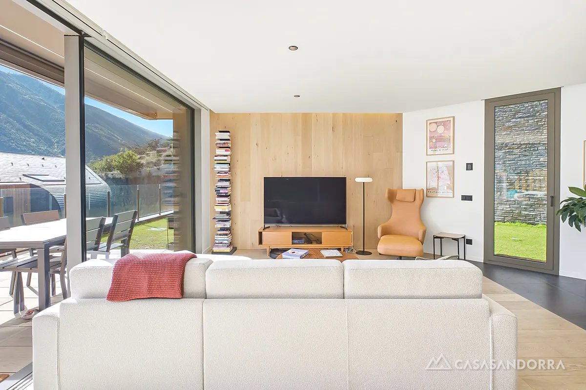 Casa adossada de 460 m² amb jardí privat de 209 m² i vistes a La Massana